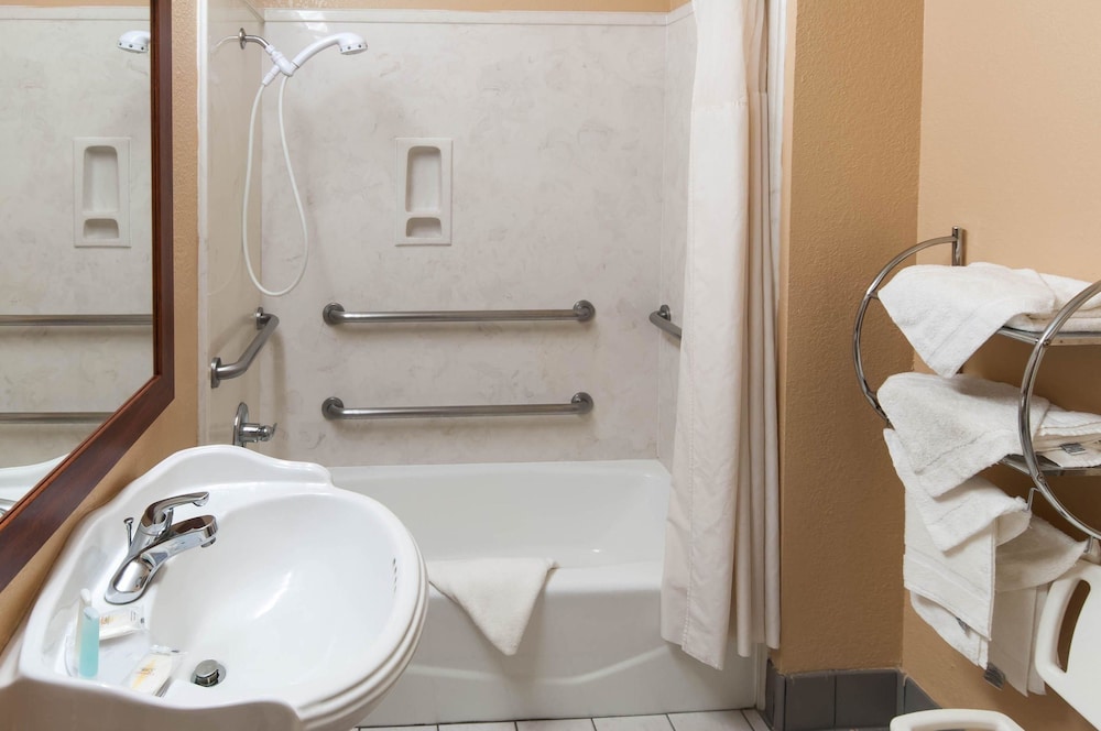 Comfort Inn North Conroe, TX 14/48