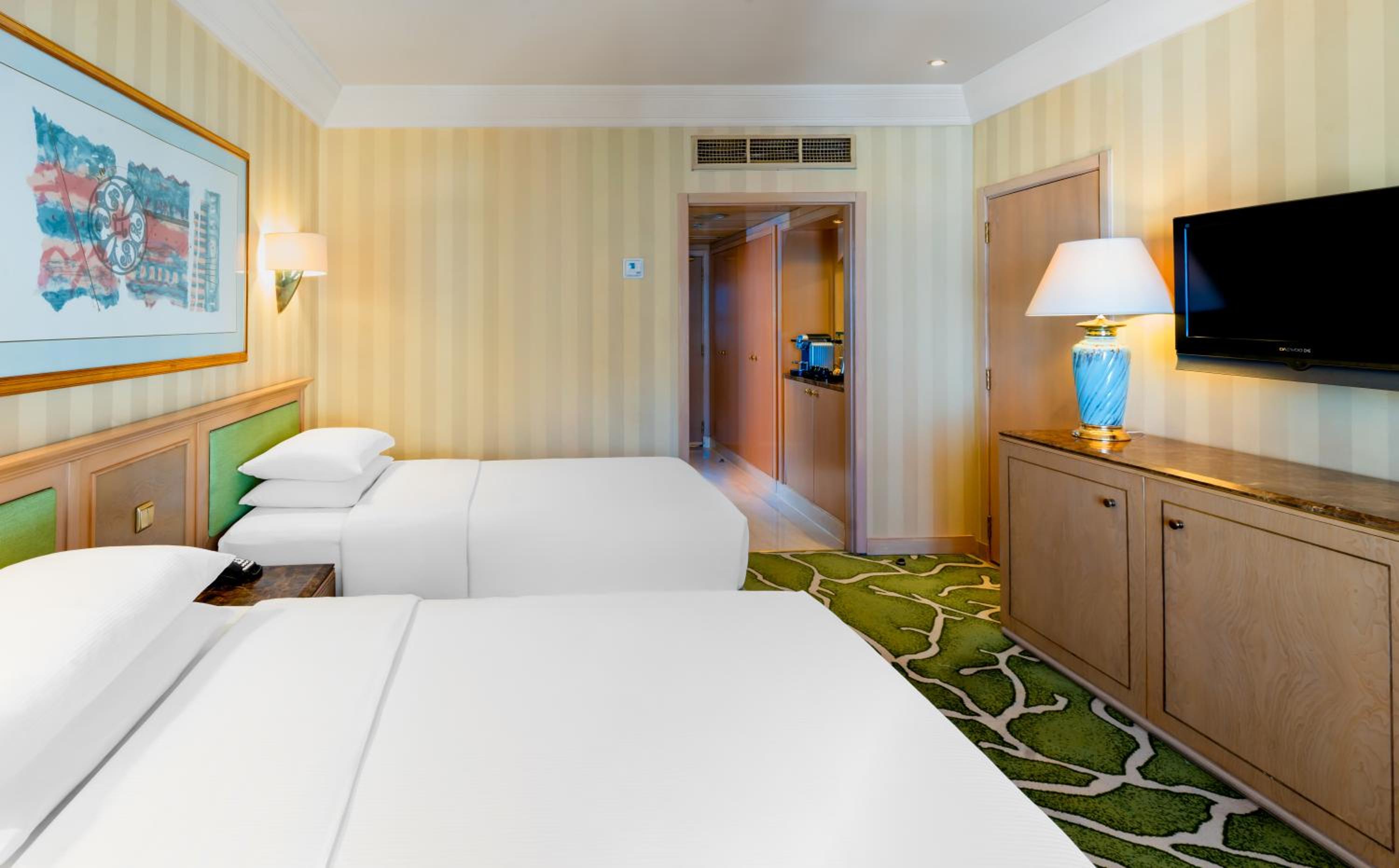 Premium, Twin Beds, Partial Kaaba View