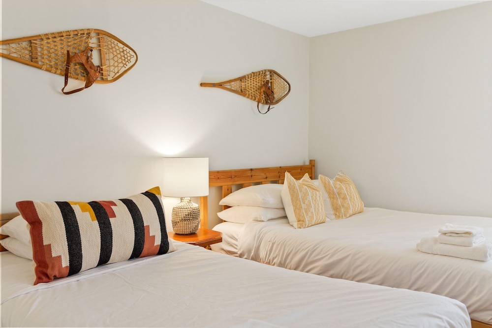 The Lodges At Blue Mountain Wintergreen Condos 12/48