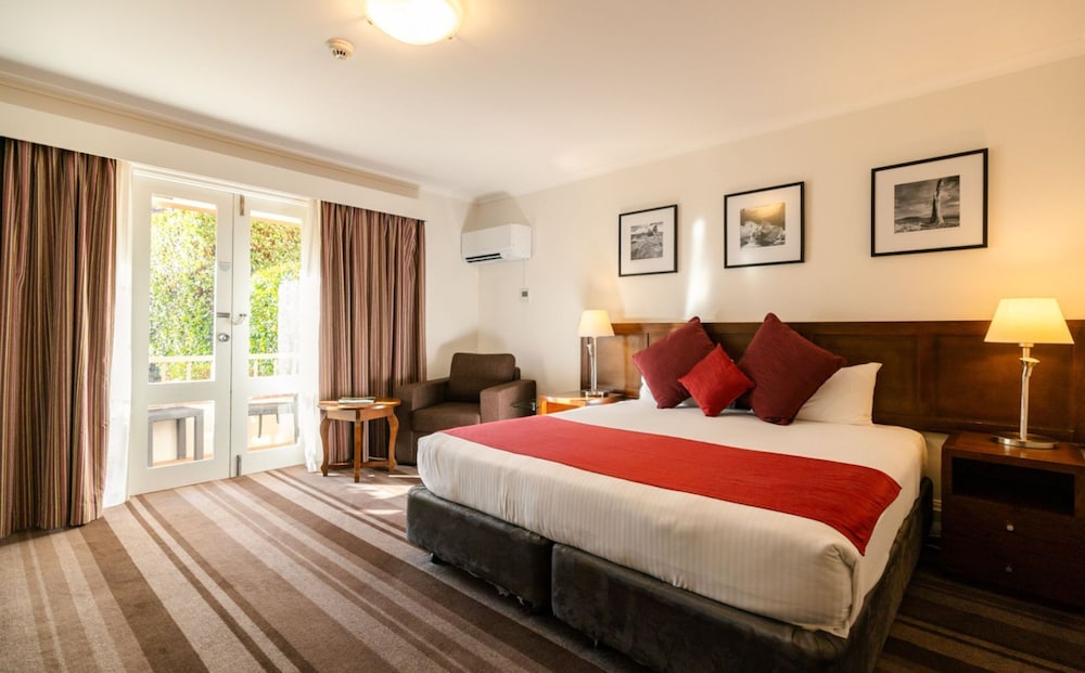 SUPERIOR, KING BED