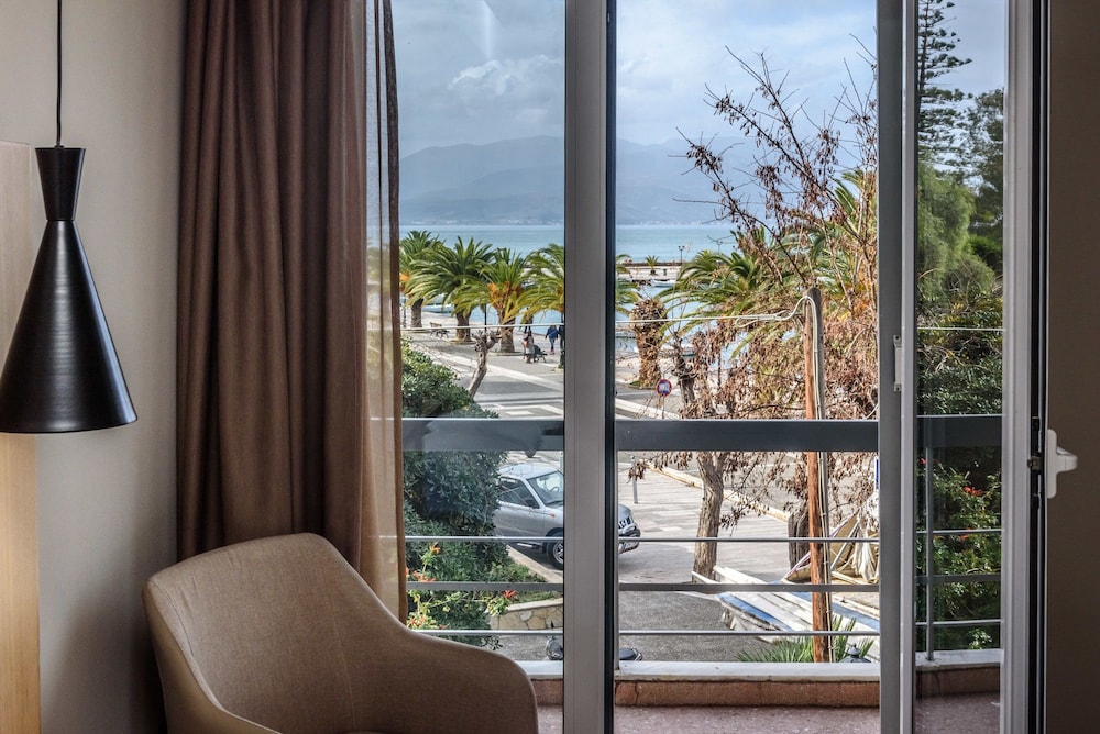 Agamemnon Hotel 44/67