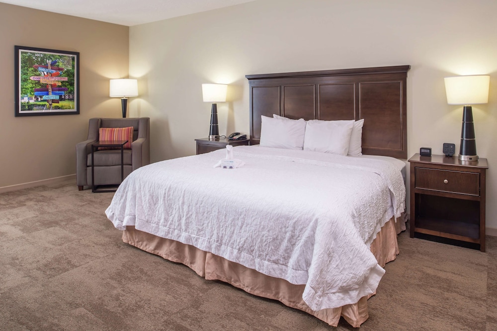 ROOM, KING BED, ACCESSIBLE