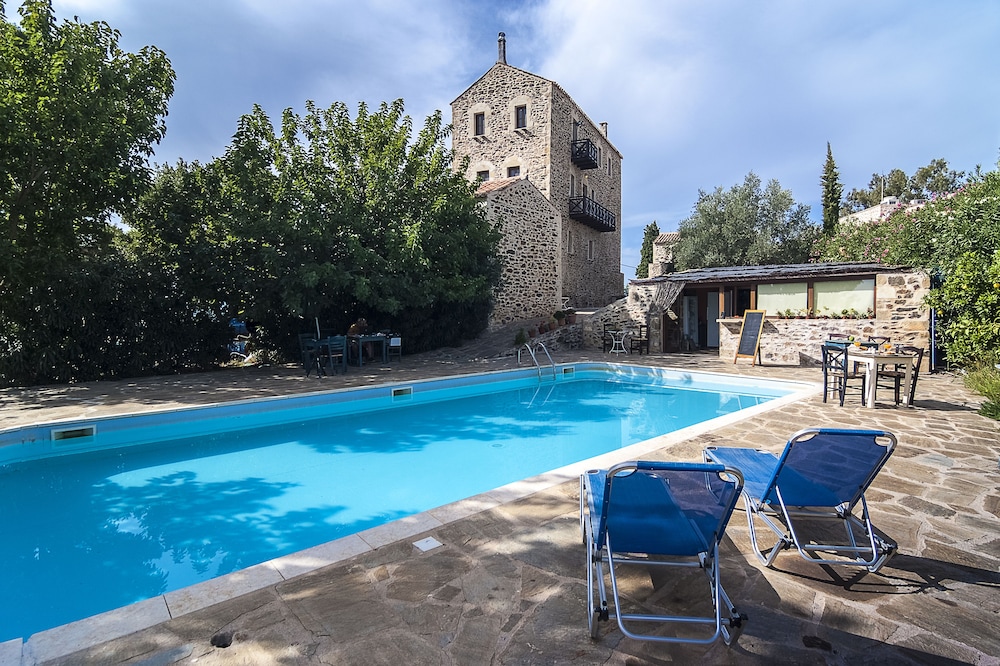 Pyrgos Petropoulaki 43/50