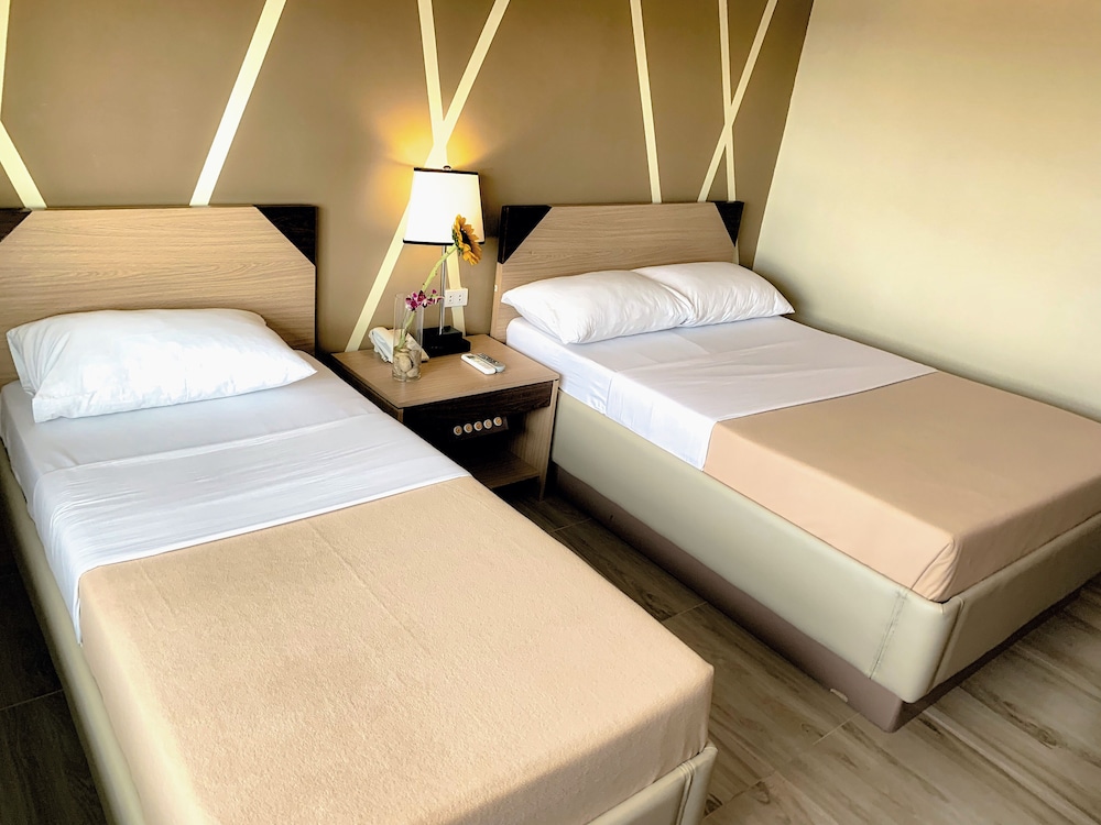 New Dawn Hotel Plus 19/79