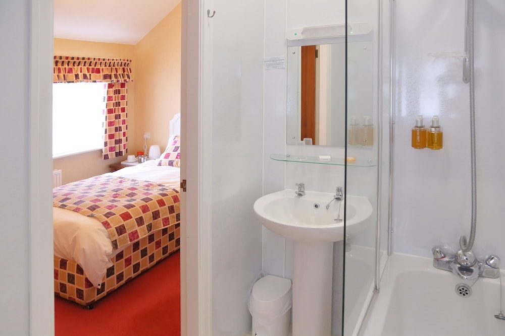 Saxonville Hotel 50/50