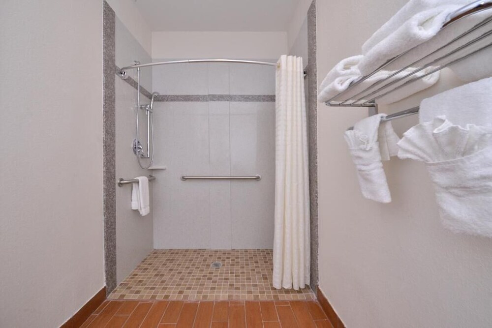 Americas Best Value Inn & Suites Houston NW 8/36