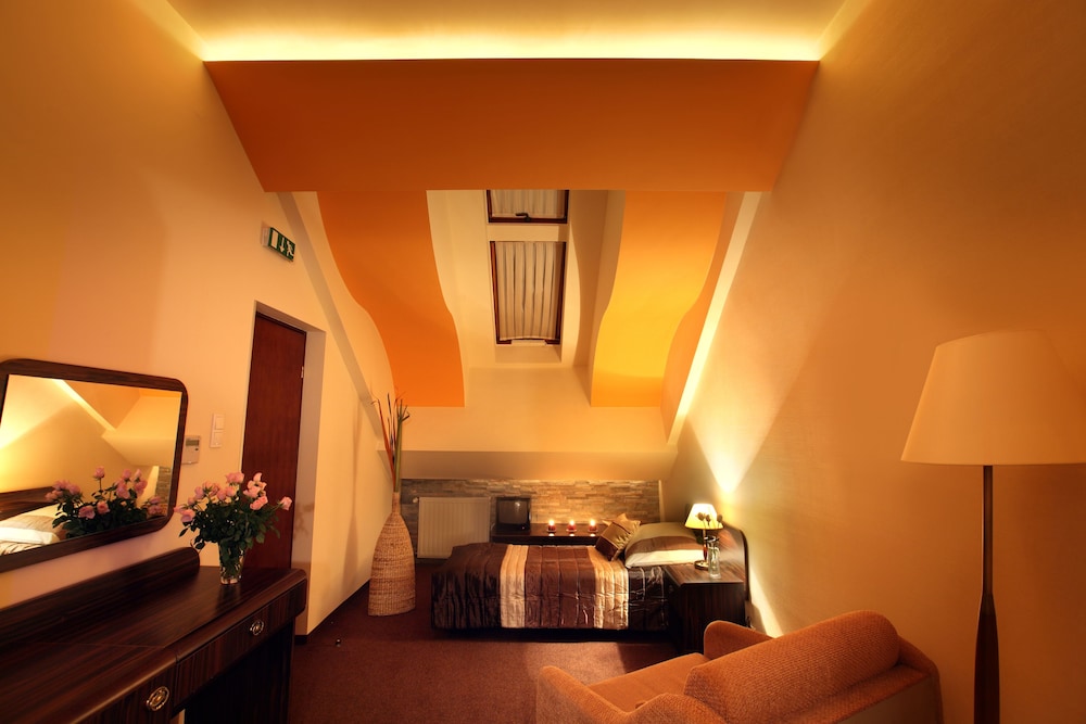 Wit Stwosz Hotel 50/50