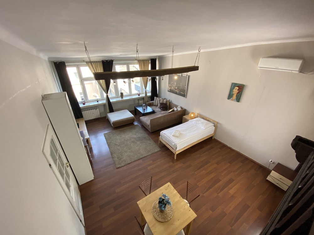 P&J Apartments 24/50