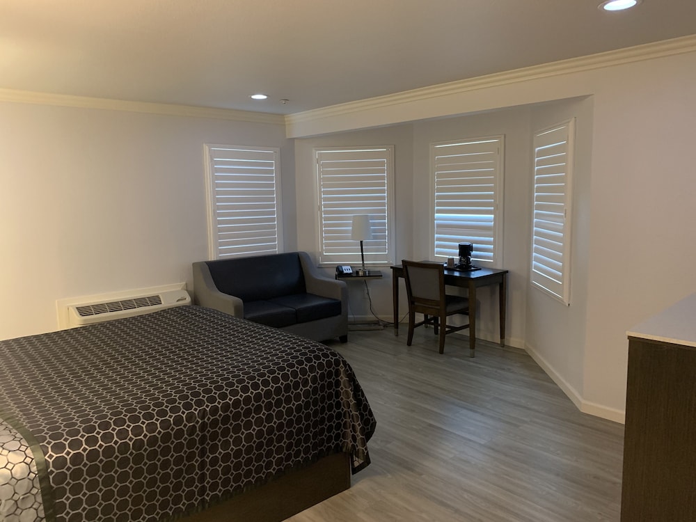Mirage Inn and Suites 15/31