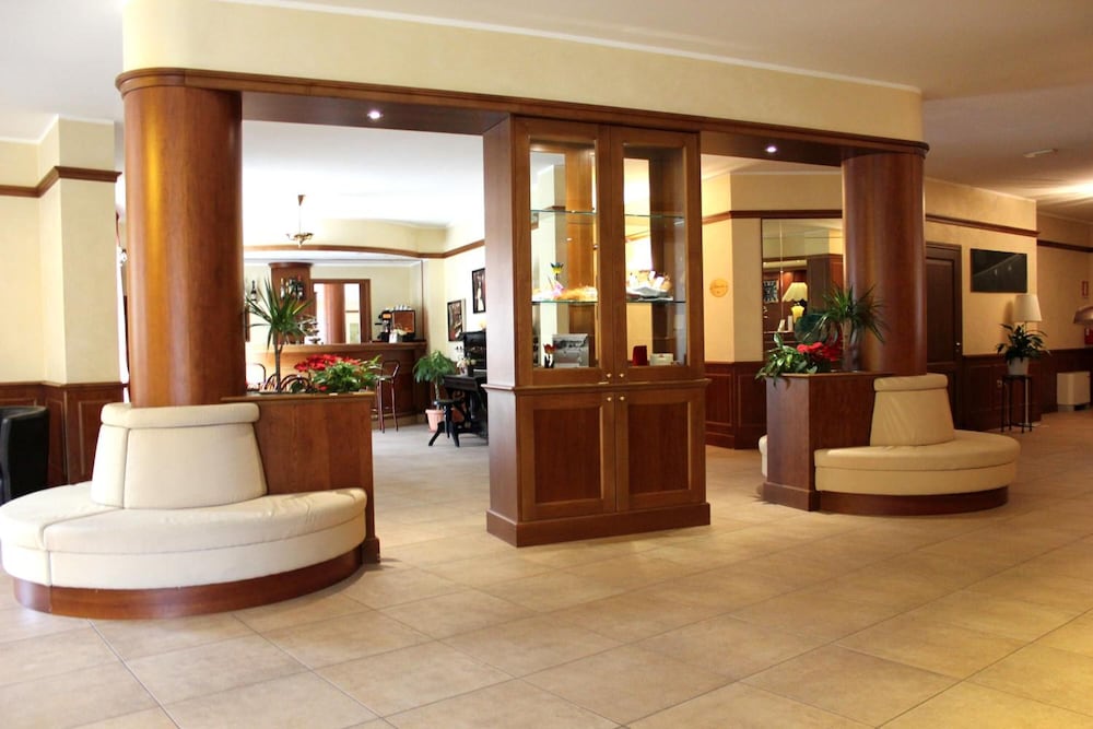 Hotel Valentino 12/50