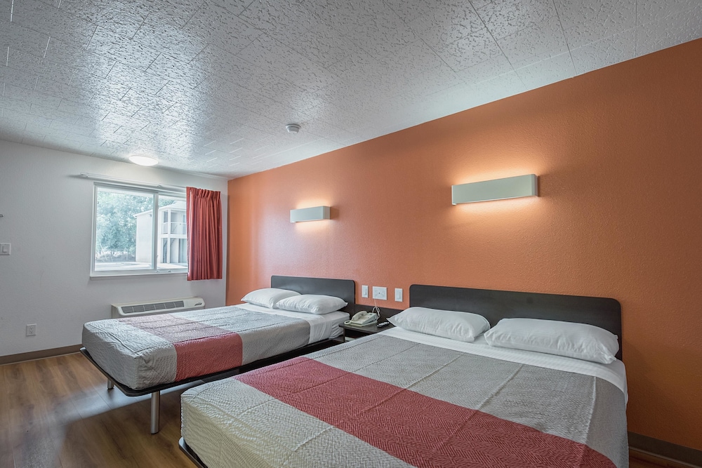 Motel6 Fallon, NV 26/46