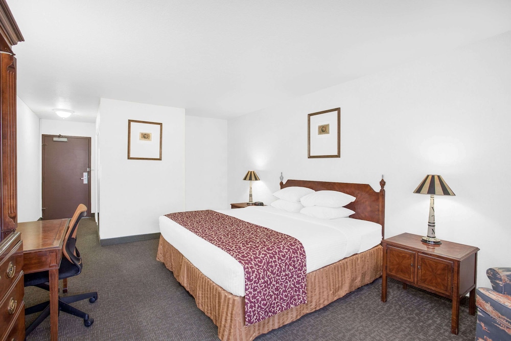 Ramada By Wyndham Barstow 12/36