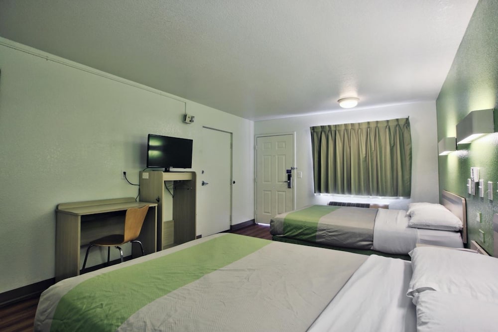 Motel6 Tallahassee, FL - Downtown 21/59