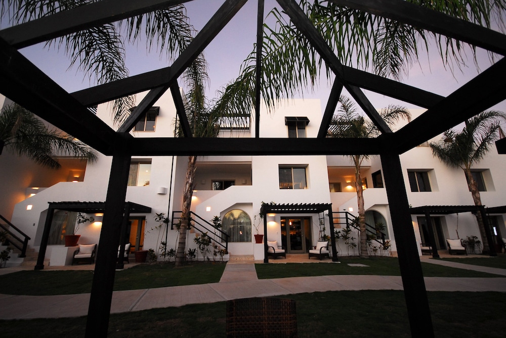 Las Terrazas Resort And Residences 4/77