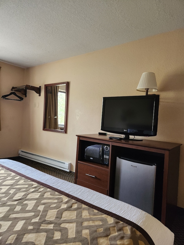 Luxury Inn And Suites 61/75