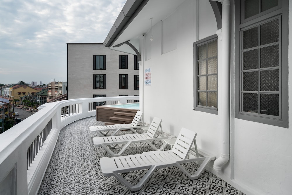 Modern Hotel Georgetown 5/45