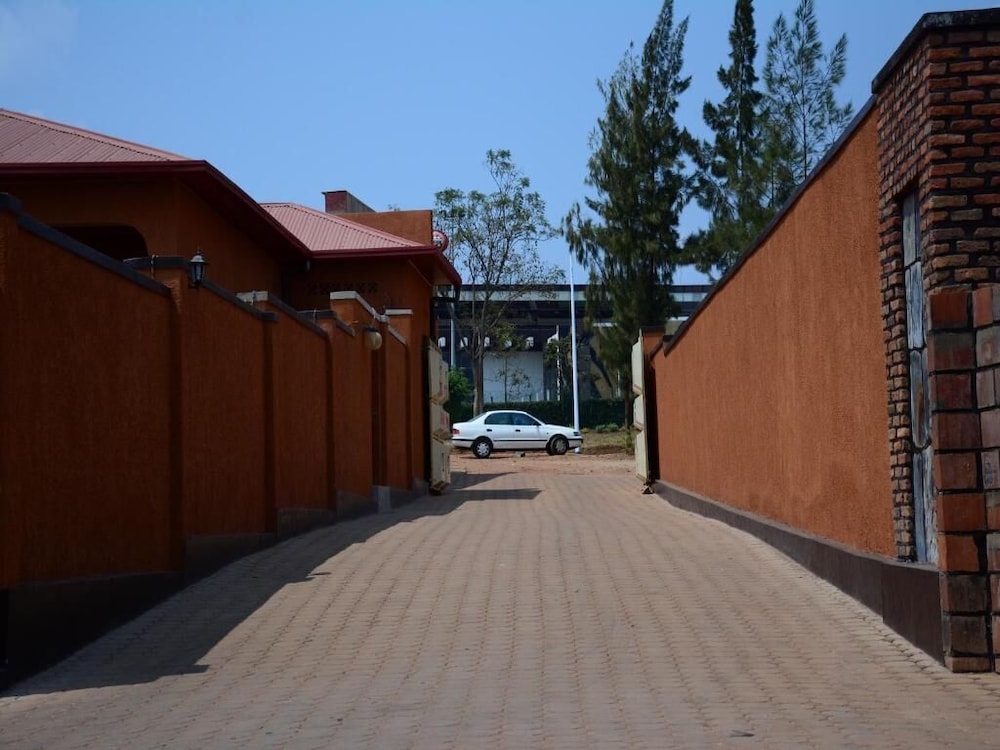 Martin Aviator Hotel 13/70