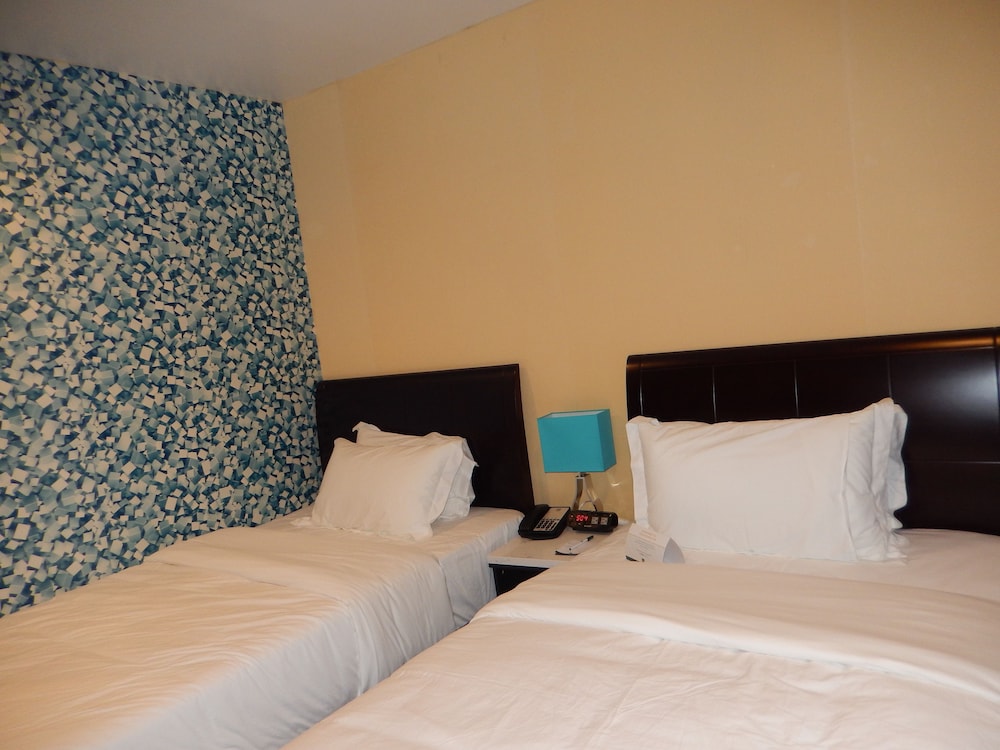 Quality Inn Near Sunset Park 16/39
