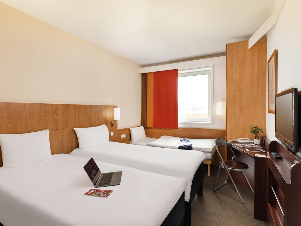 Standard, Twin Beds, Sofa