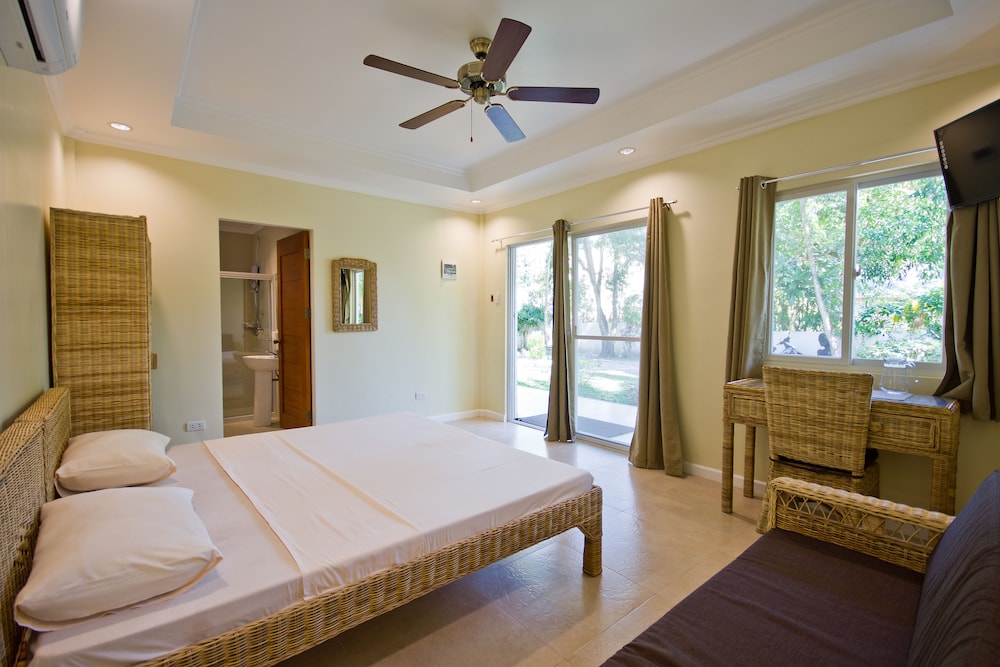 Mikes Dauin Beach Resort 20/70