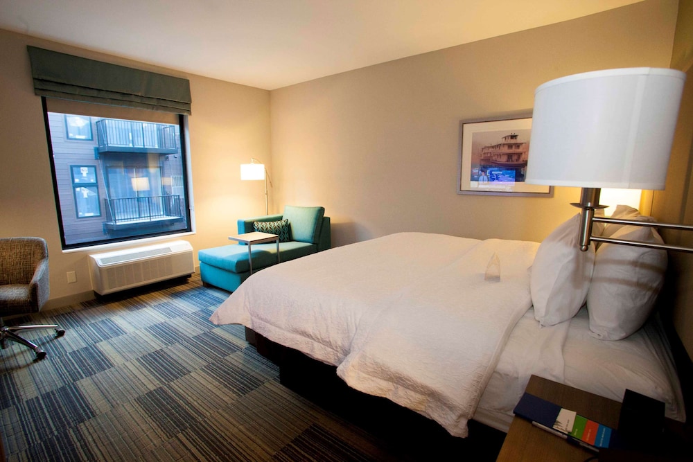 Hampton Inn Suites St Paul Downtown 25/70