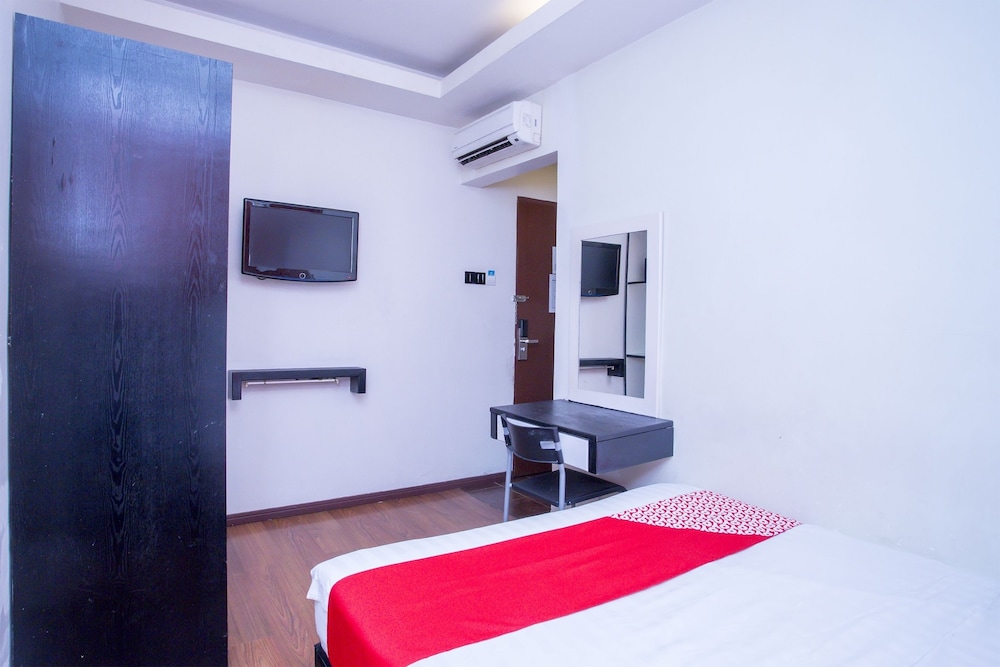 OYO 44037 King Park Hotel 25/30