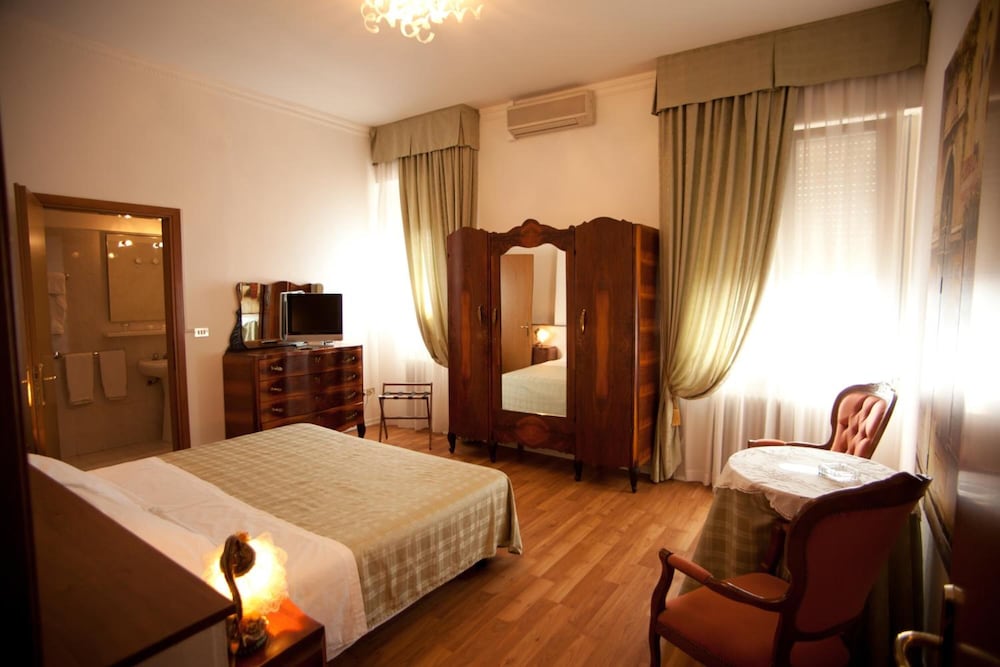 Hotel Mini Palace Small & Charming 11/30