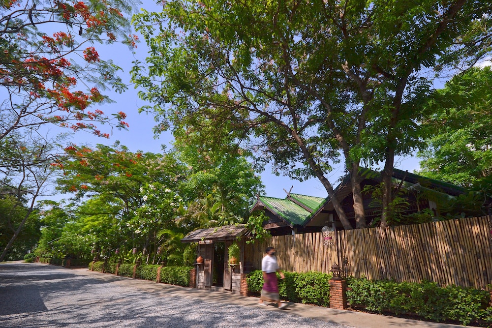 Thai Thai Sukhothai Resort 61/68