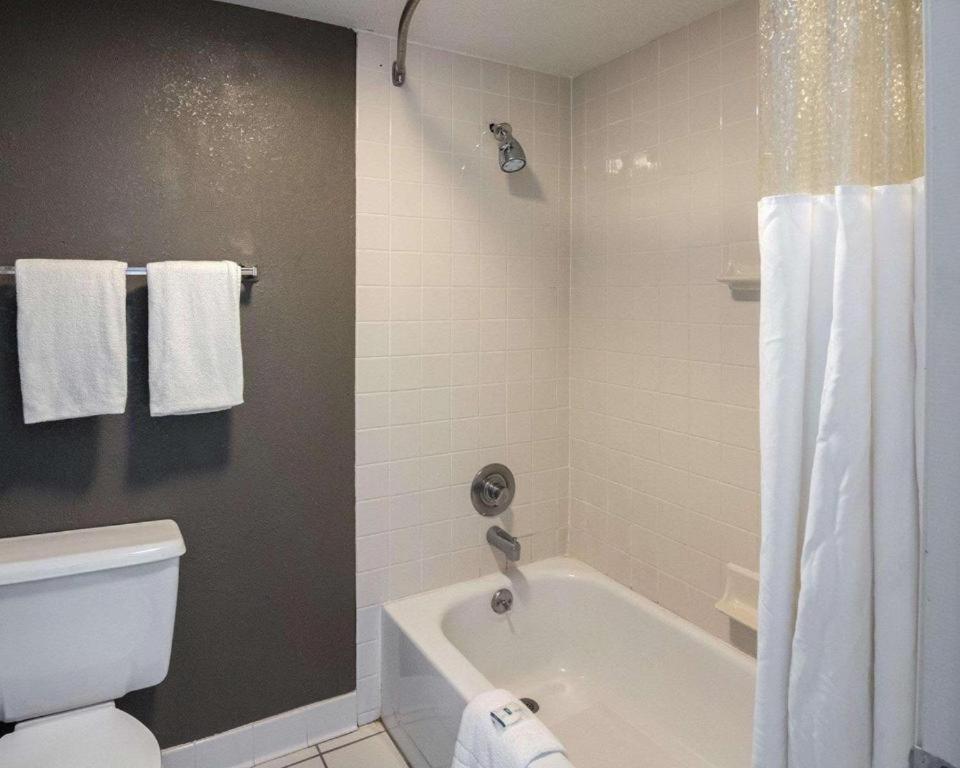 غرفة بسرير كينج، Economy Inn & Suites Shreveport 5/6