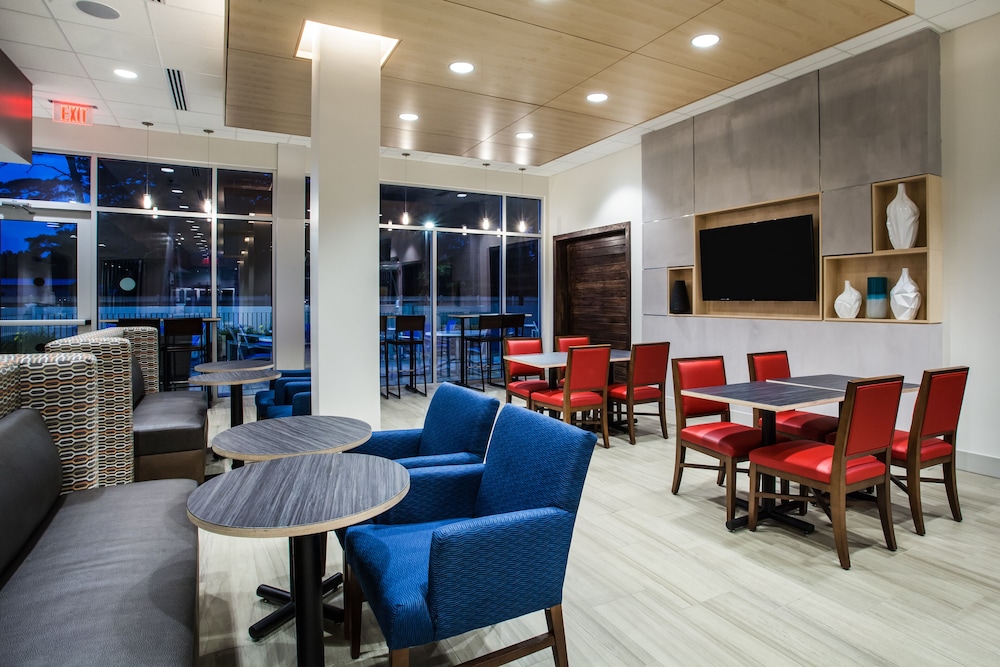 Holiday Inn Express & Suites Queensbury - Lake George Area 53/71