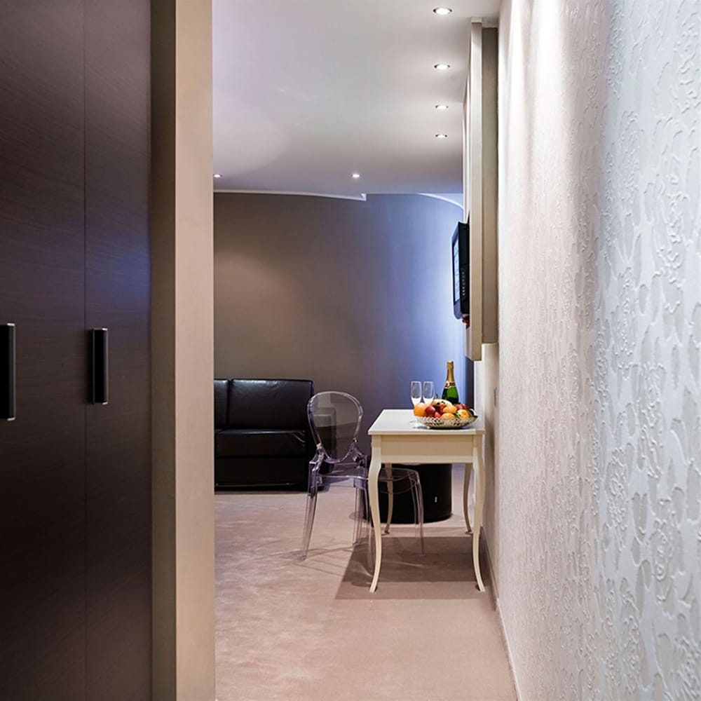 Grand Hotel Paradiso 25/30