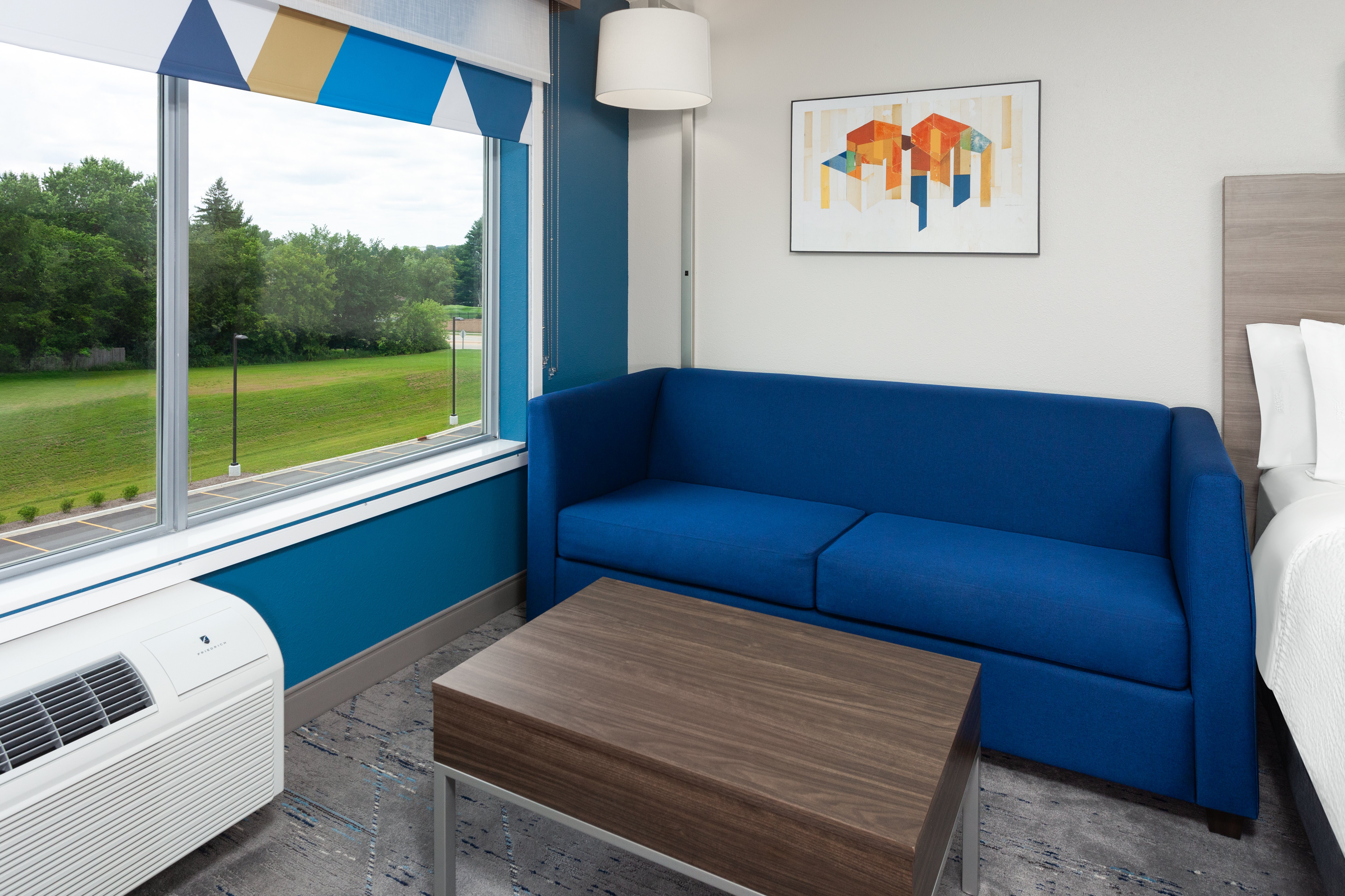 Holiday Inn Express & Suites Reedsburg - Dells Area 50/64