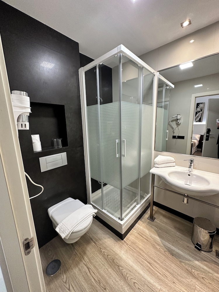 Hostal Abadia 50/50