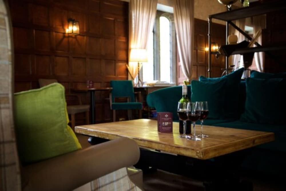 Stonehouse Court Hotel 68/80