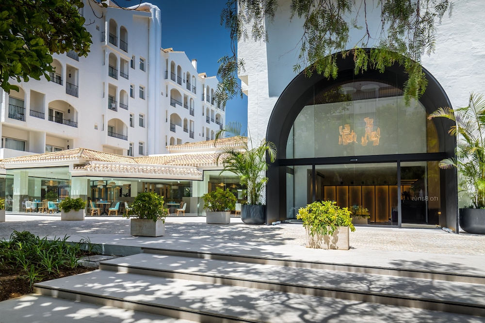 Occidental Puerto Banus 7/75