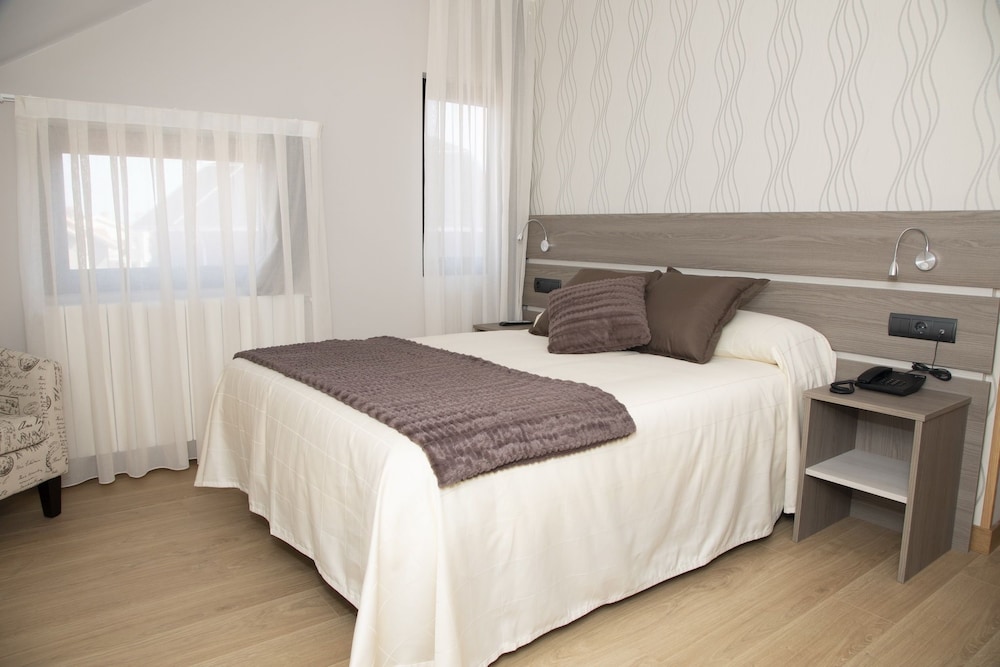 Hotel Mercedes 30/51