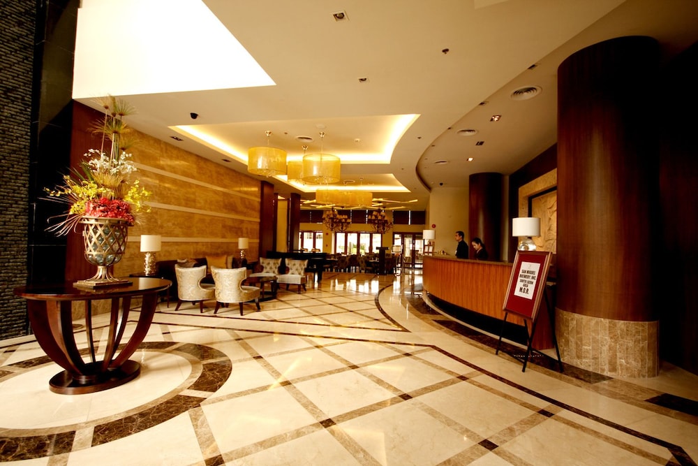 The Avenue Plaza Hotel 11/68