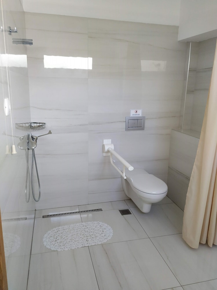 Avra Beach Hotel 54/55
