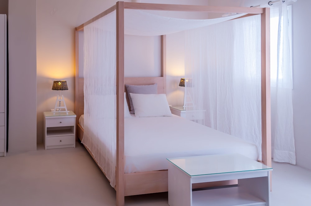 Milos Bay Suites 11/50