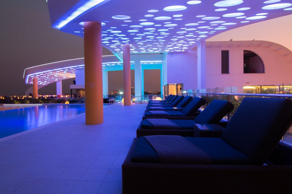 SUN & MOON, Urban Hotel 48/66
