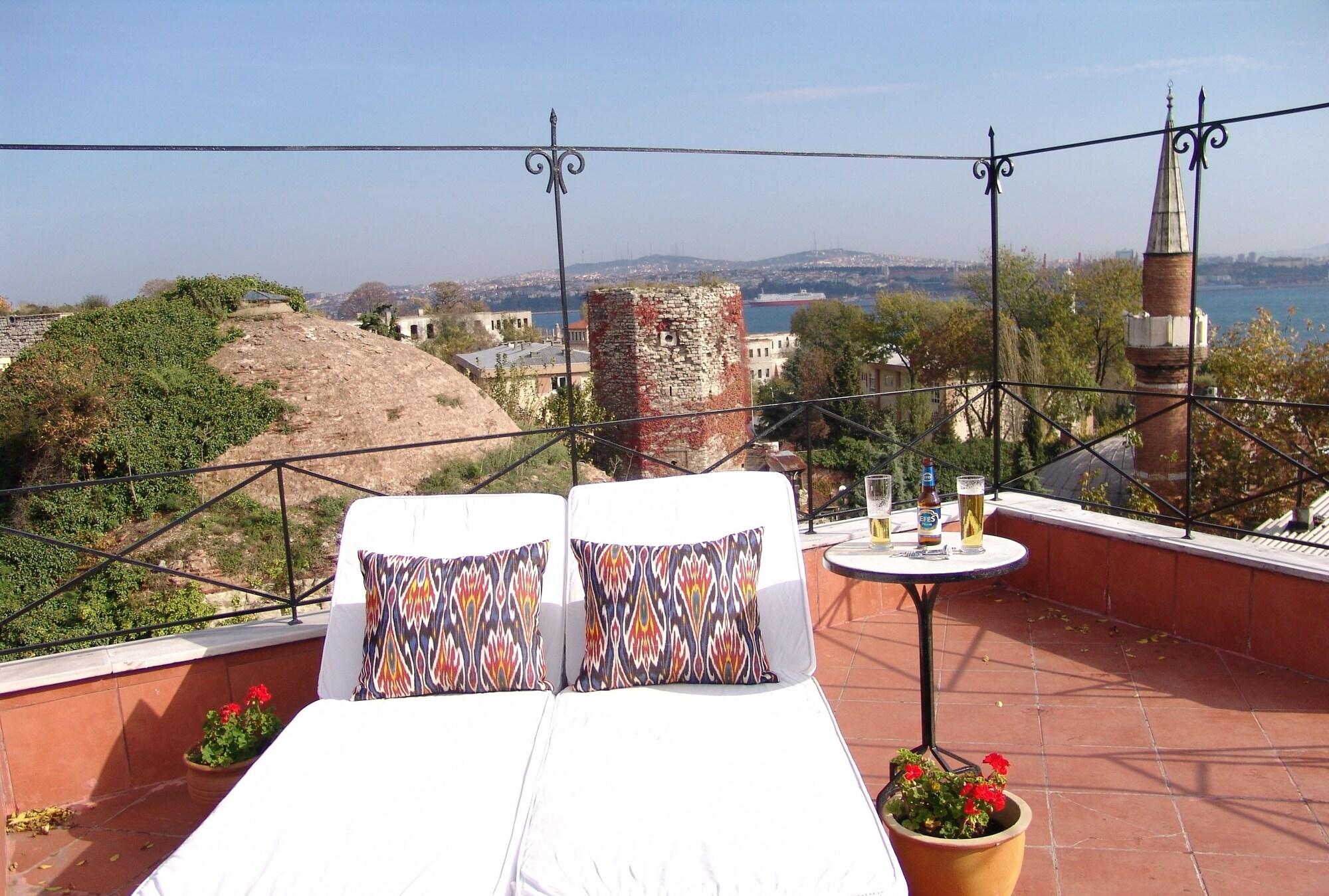 Hotel Empress Zoe 4/100