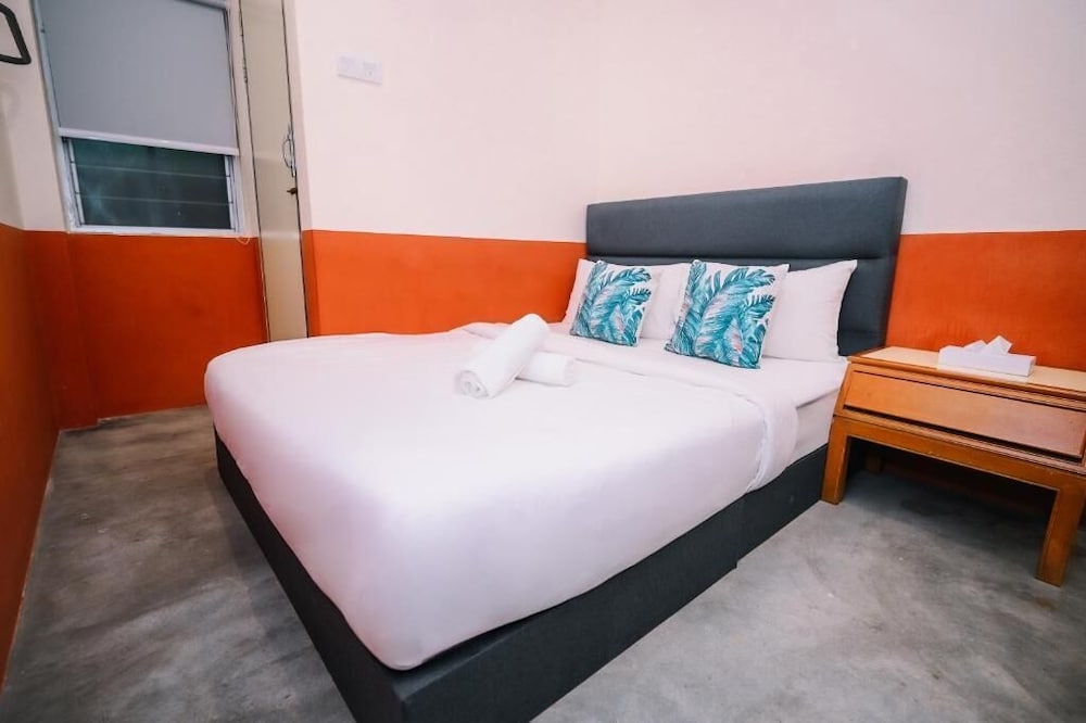 Swing & Pillows at 75 Chulia St 18/38