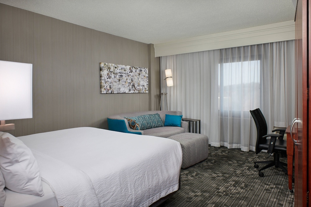 Courtyard by Marriott Bristol 7/33