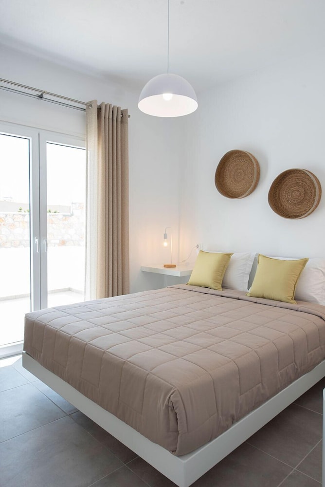 Valery Suites 8/54
