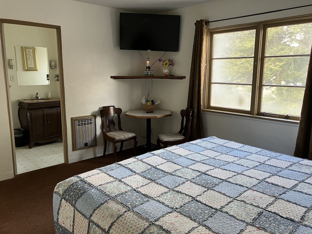 Lighthouse Inn 54/76