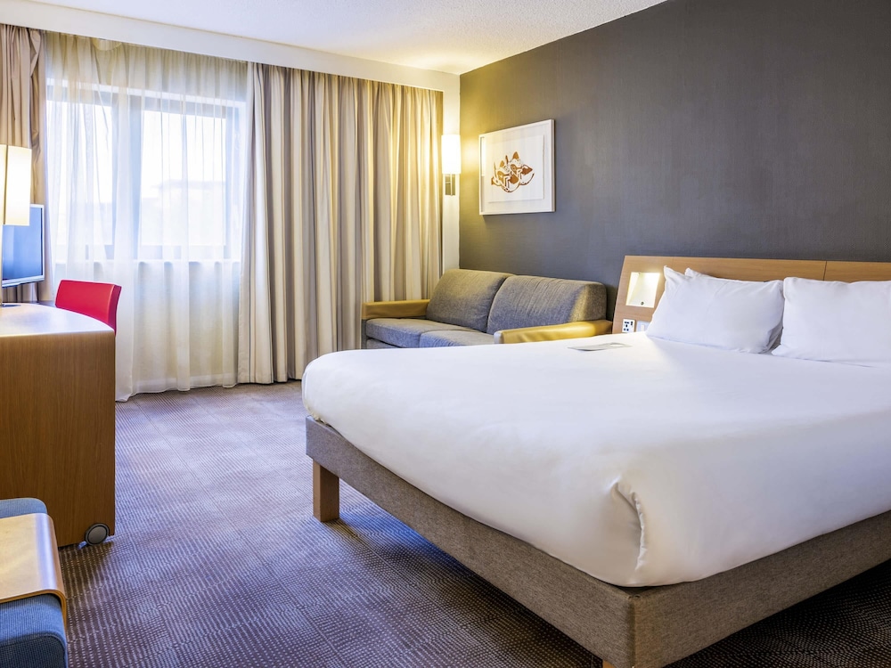 غرفة قياسية بسرير كوين مع أريكة، Novotel Southampton 4/10