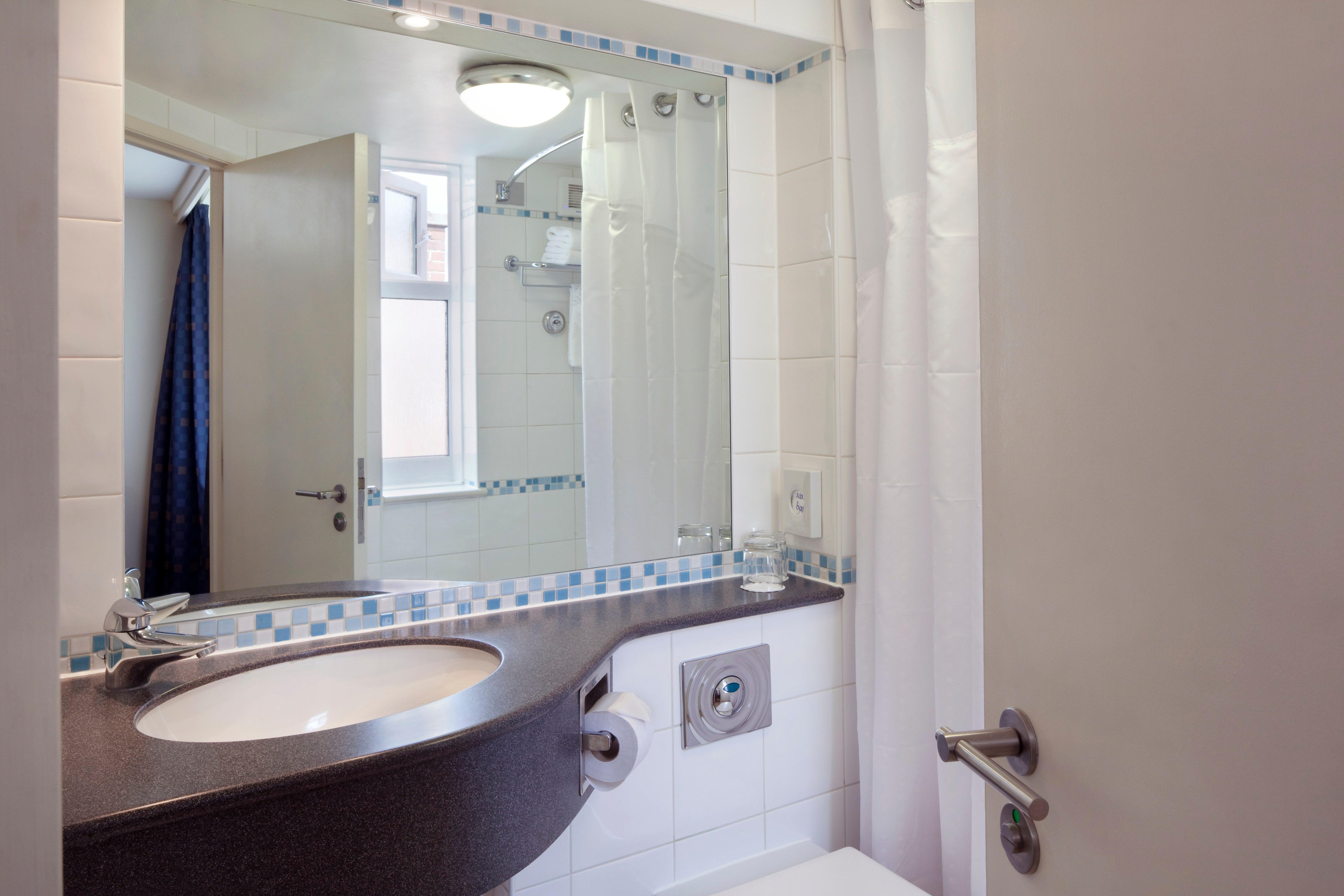 غرفة بسرير كوين، HOLIDAY INN BASINGSTOKE 5/5