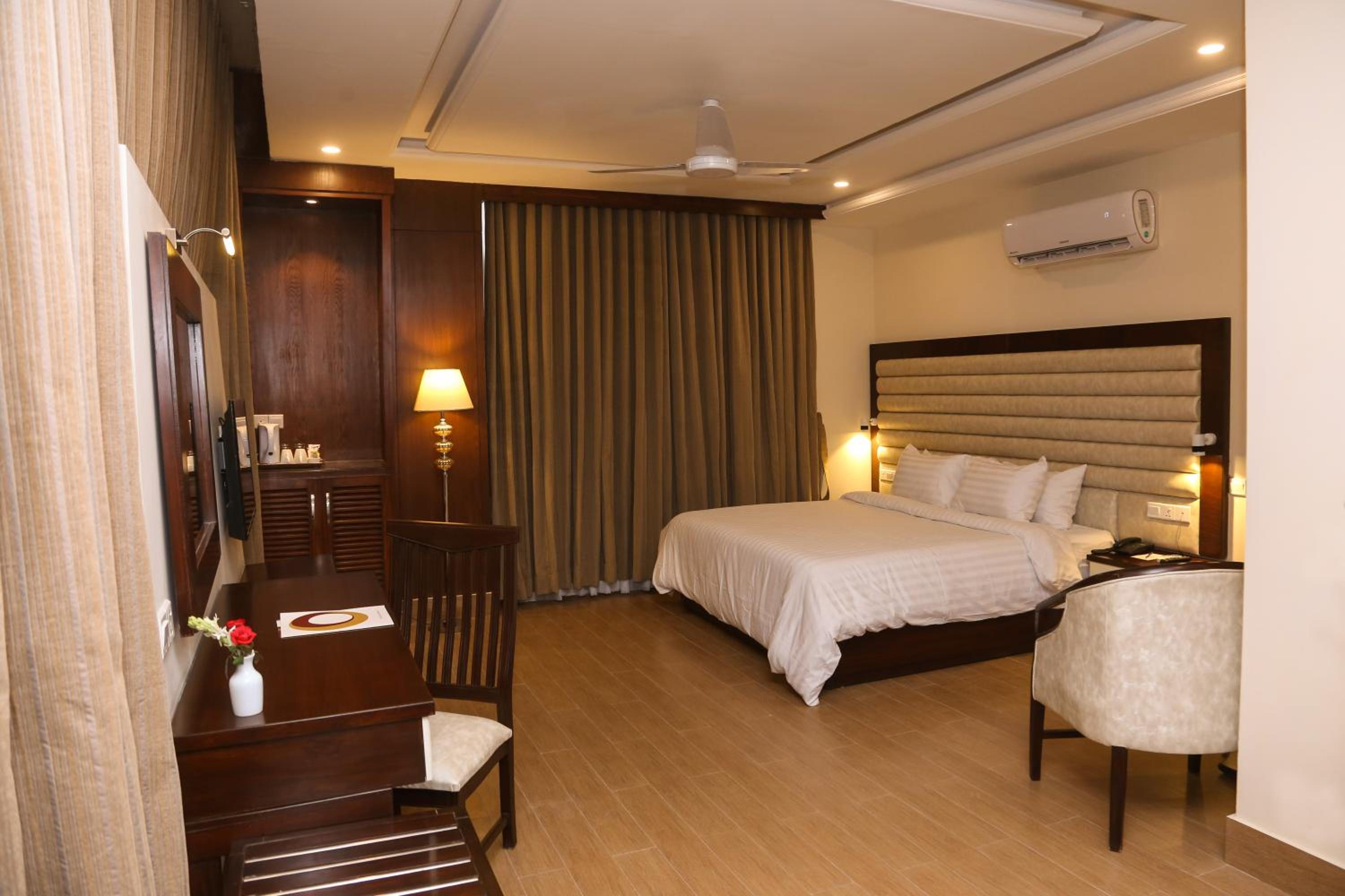 Hotel One Club Road Rahimyar Khan 14/22