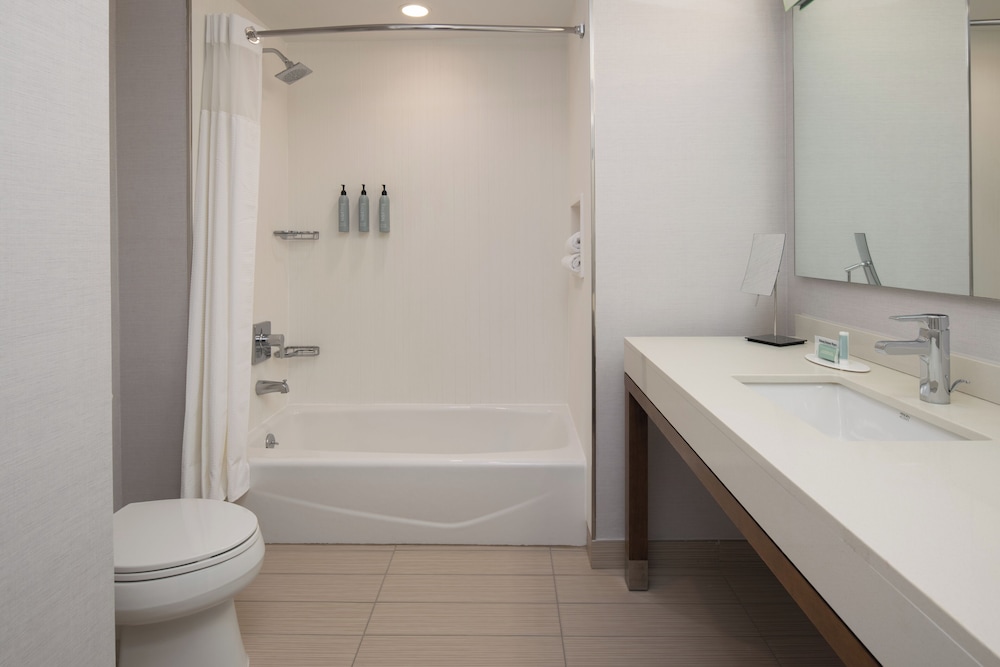 Courtyard by Marriott Houston City Place 48/50