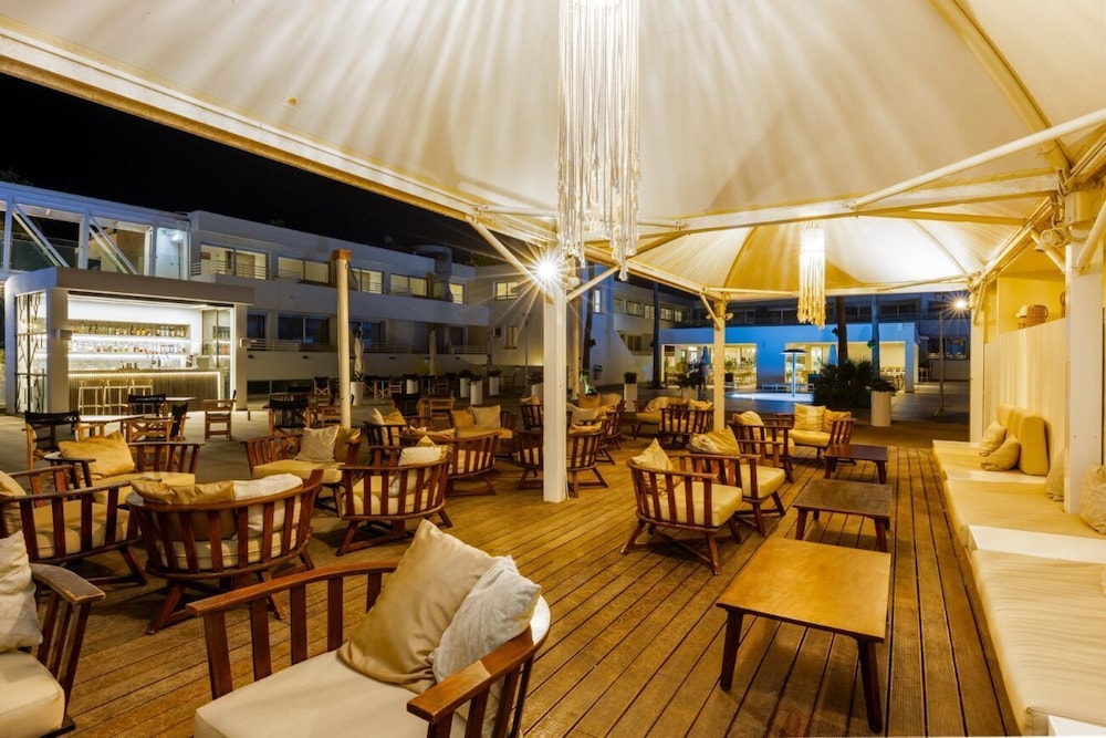 Melpo Antia Hotel & Suites 53/69